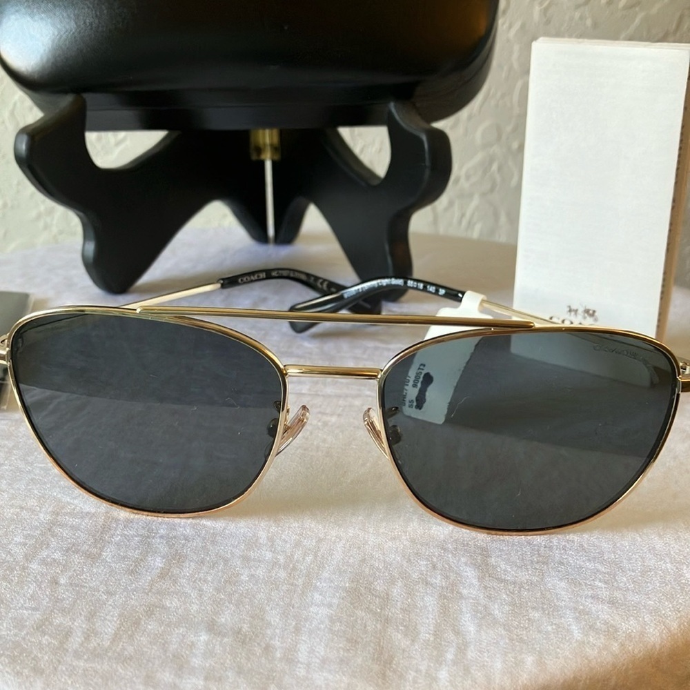 Coach: Shiny Light Gold (HC 7107) Sunglasses- Gold Tone- Case & Cloth - Picture 5 of 16